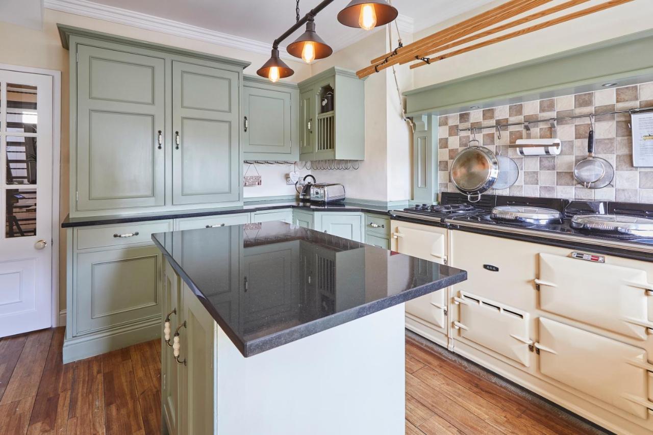 Host & - Beckside * Pickering
